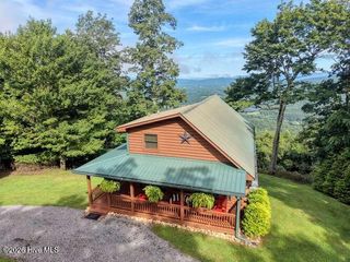 81 Grant Drive, Brasstown, NC 28902
