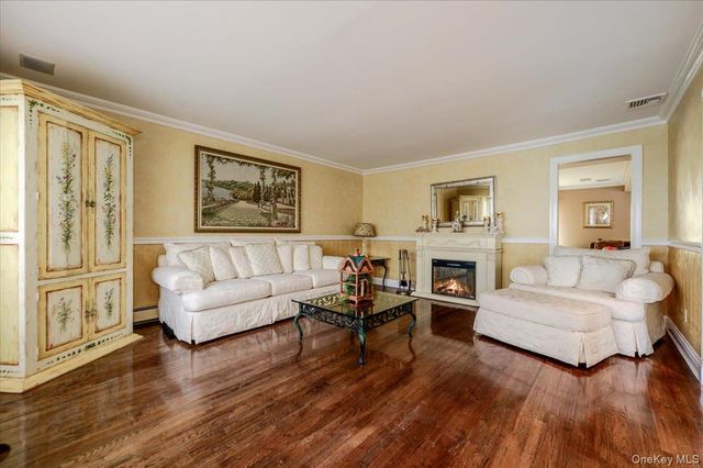 150 Harborview Drive, Massapequa, NY 11758