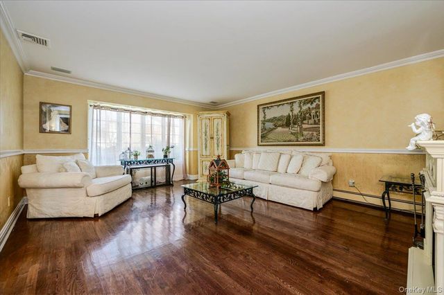 150 Harborview Drive, Massapequa, NY 11758