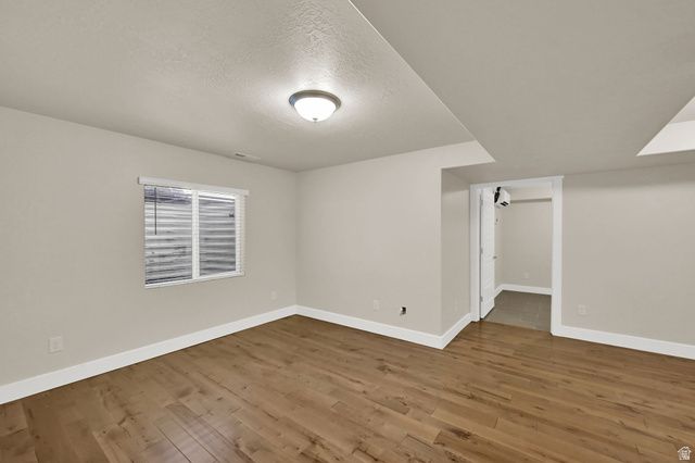 2431 N HOODED CRANE CIR, Clinton, UT 84015