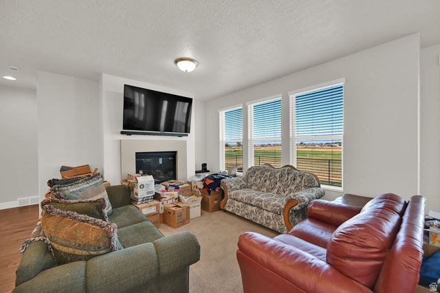 2431 N HOODED CRANE CIR, Clinton, UT 84015