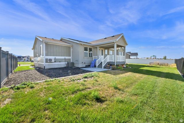2431 N HOODED CRANE CIR, Clinton, UT 84015