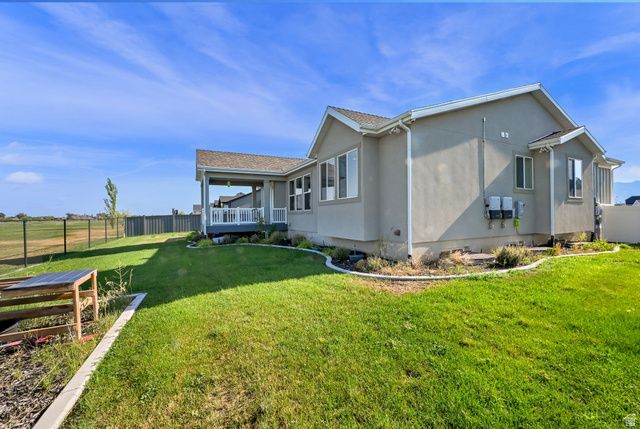 2431 N HOODED CRANE CIR, Clinton, UT 84015