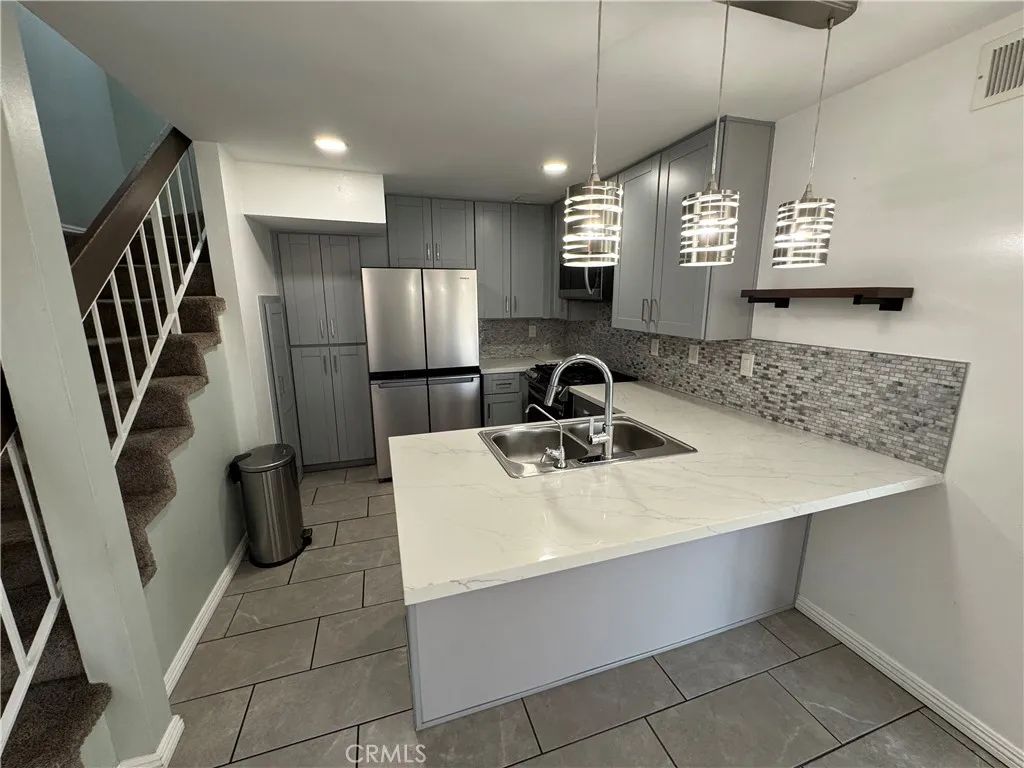 810 W Lambert, La Habra, CA 90631