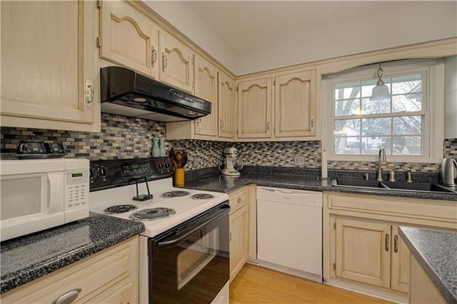 4916 S Shrank Drive, Independence, MO 64055