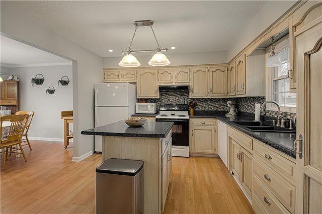 4916 S Shrank Drive, Independence, MO 64055