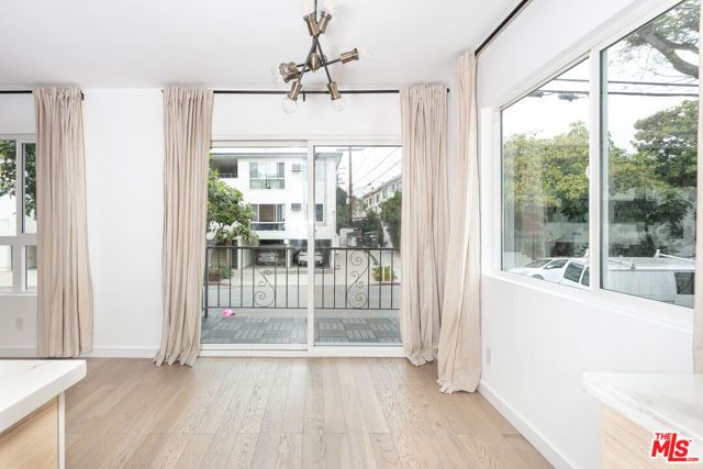 560 N KINGS Road 4, Los Angeles, CA 90048
