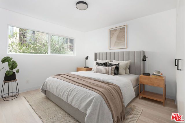 560 N KINGS Road 4, Los Angeles, CA 90048