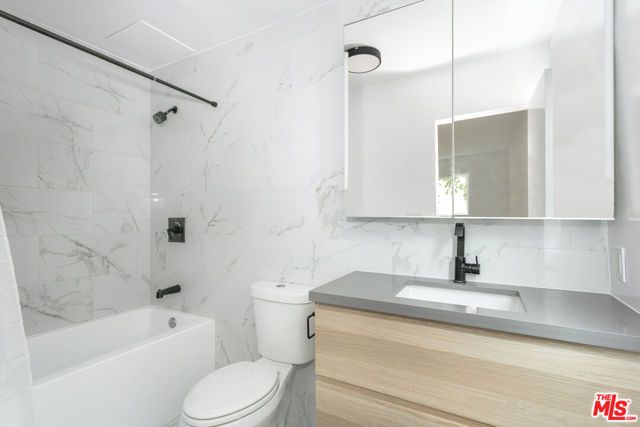 560 N KINGS Road 4, Los Angeles, CA 90048