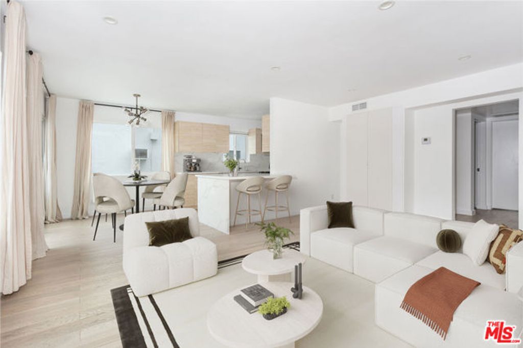 560 N KINGS Road 4, Los Angeles, CA 90048