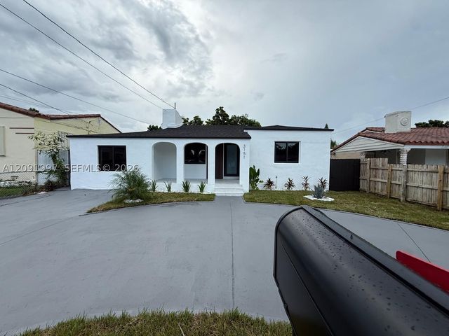 3151 NW 2nd St, Miami, FL 33125