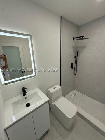 3151 NW 2nd St, Miami, FL 33125