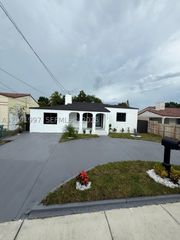 3151 NW 2nd St, Miami, FL 33125