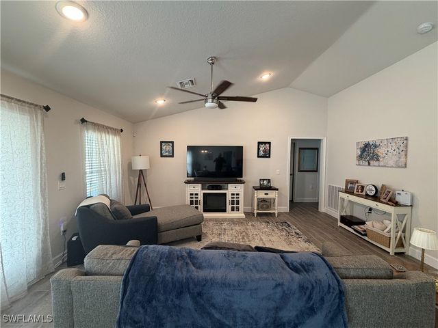 4236 NE 20th PL, Cape Coral, FL 33909