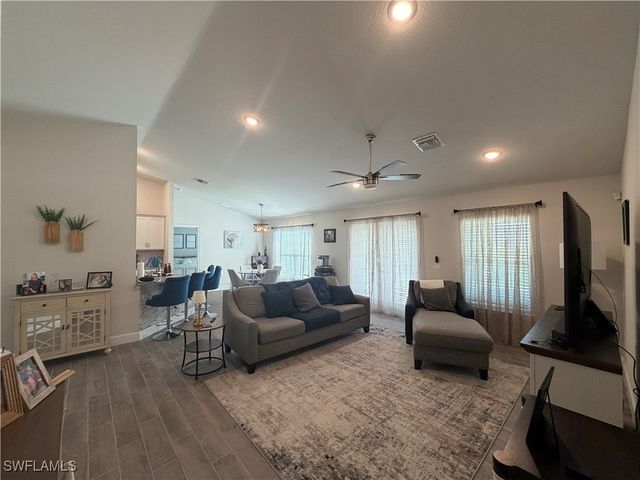 4236 NE 20th PL, Cape Coral, FL 33909