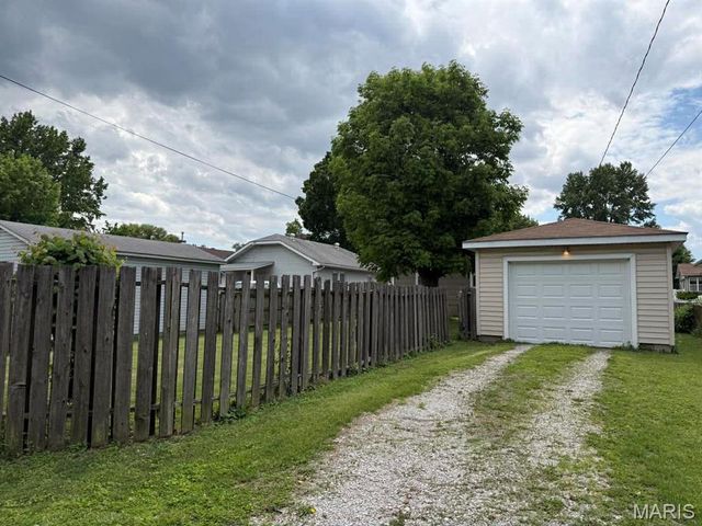 743 State Street, Wood River, IL 62095