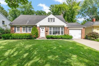 915 N Pine Avenue, Arlington Heights, IL 60004