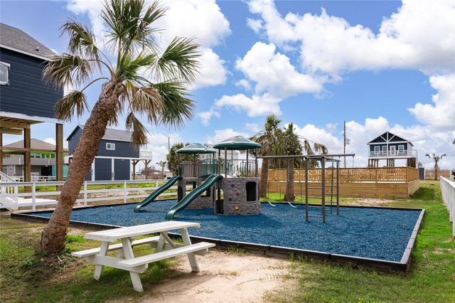 1072 Johnson Road, Gilchrist, TX 77617