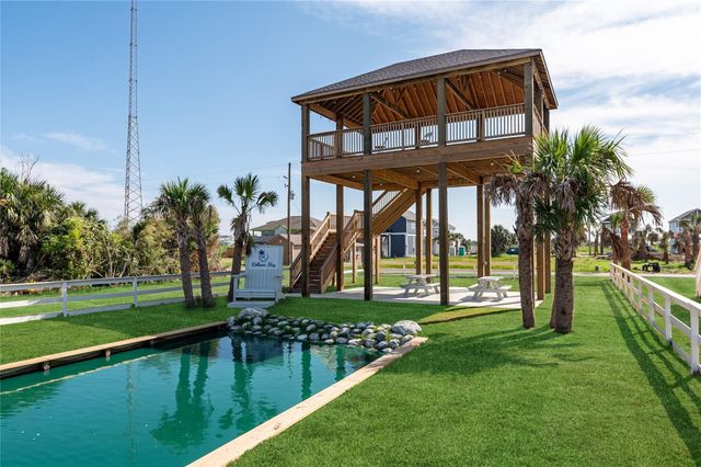 1072 Johnson Road, Gilchrist, TX 77617