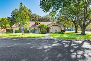 729 Heritage Dr, Seguin, TX 78155