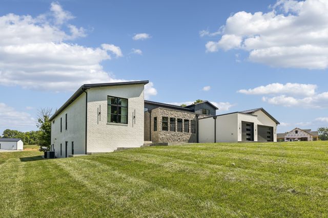 653 Hicks Edgen Rd, Pleasant View, TN 37146
