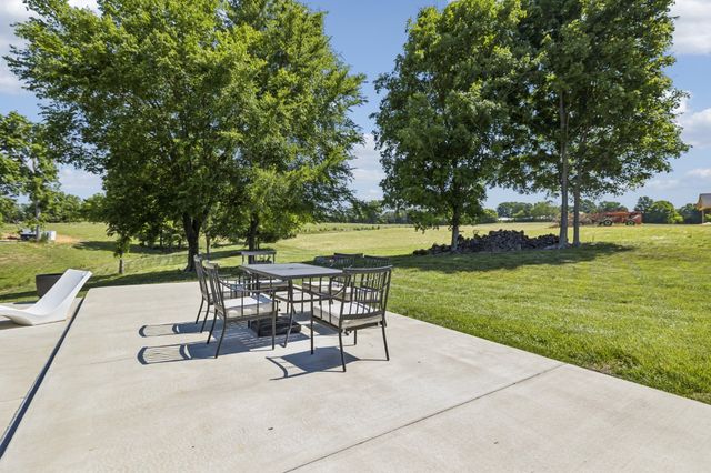 653 Hicks Edgen Rd, Pleasant View, TN 37146