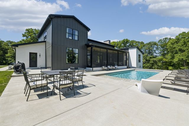 653 Hicks Edgen Rd, Pleasant View, TN 37146