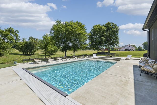653 Hicks Edgen Rd, Pleasant View, TN 37146