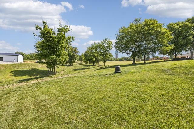 653 Hicks Edgen Rd, Pleasant View, TN 37146