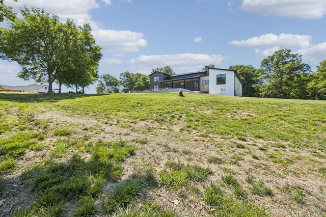 653 Hicks Edgen Rd, Pleasant View, TN 37146