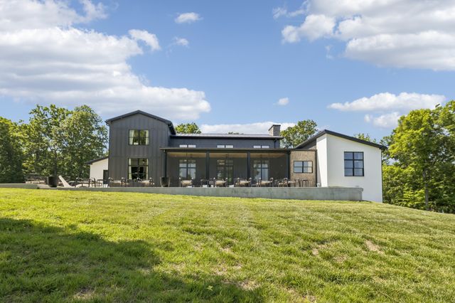 653 Hicks Edgen Rd, Pleasant View, TN 37146