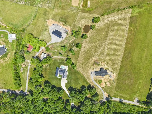 653 Hicks Edgen Rd, Pleasant View, TN 37146
