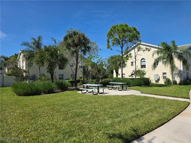 4940 Cougar CT S 5, Naples, FL 34109