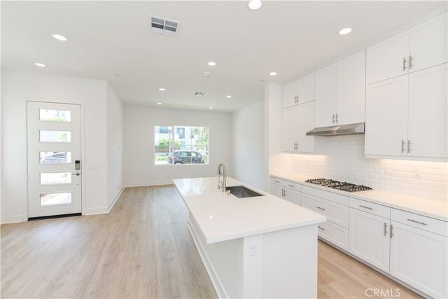 325 Novel, Irvine, CA 92618