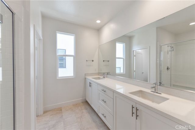 325 Novel, Irvine, CA 92618