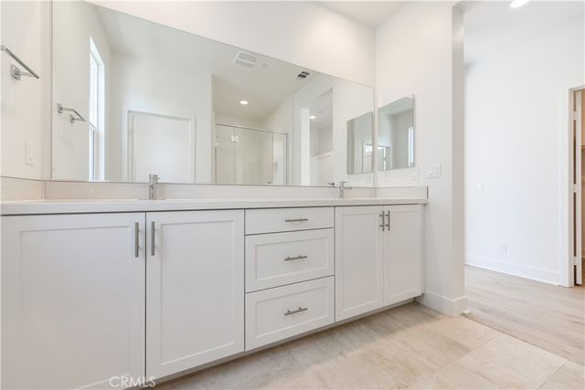 325 Novel, Irvine, CA 92618