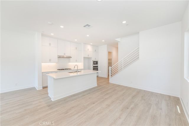 325 Novel, Irvine, CA 92618