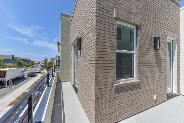 325 Novel, Irvine, CA 92618