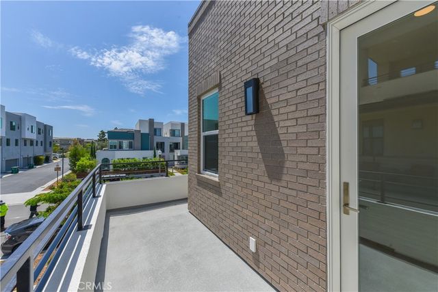 325 Novel, Irvine, CA 92618