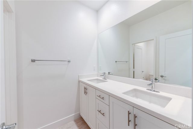 325 Novel, Irvine, CA 92618