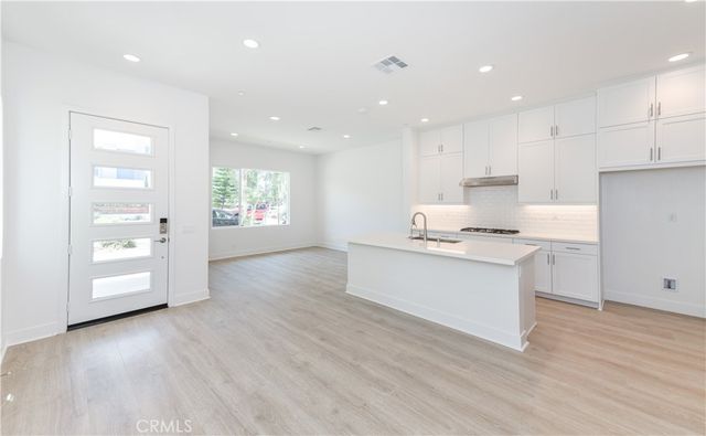 325 Novel, Irvine, CA 92618