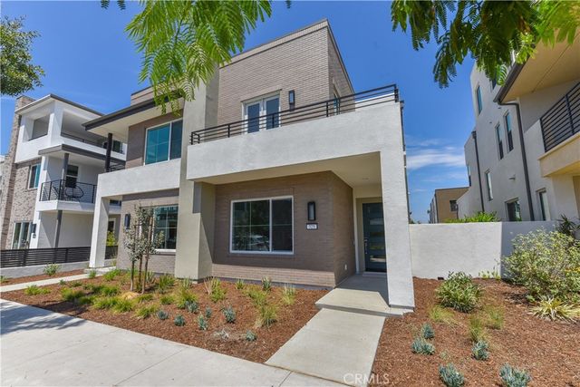 325 Novel, Irvine, CA 92618
