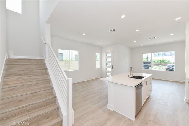325 Novel, Irvine, CA 92618