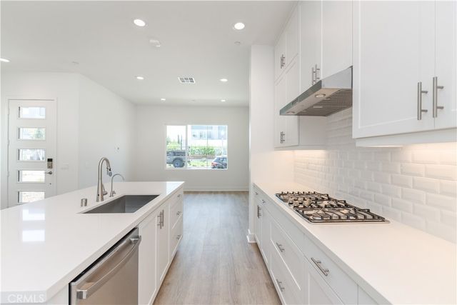 325 Novel, Irvine, CA 92618