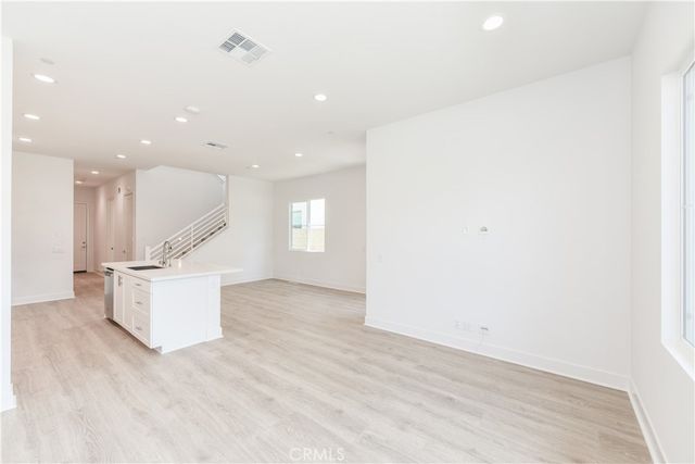 325 Novel, Irvine, CA 92618