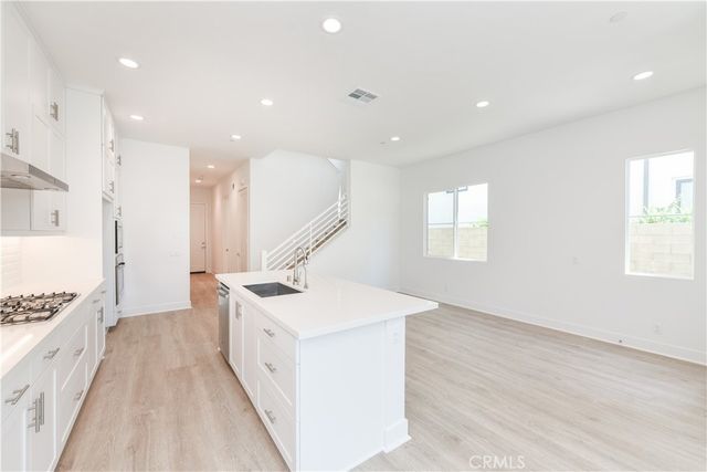 325 Novel, Irvine, CA 92618