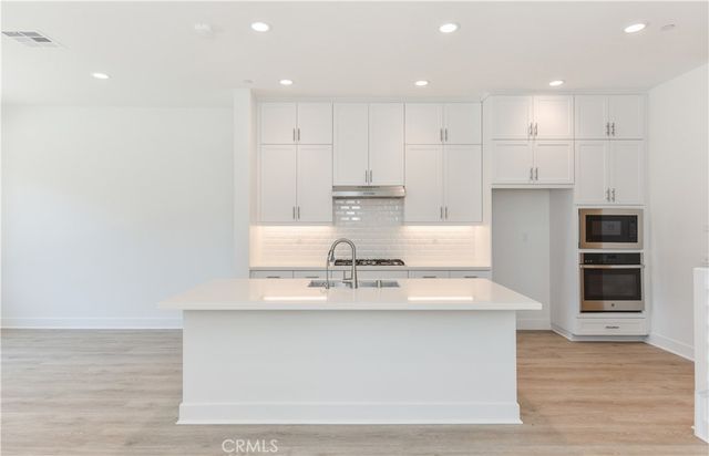 325 Novel, Irvine, CA 92618