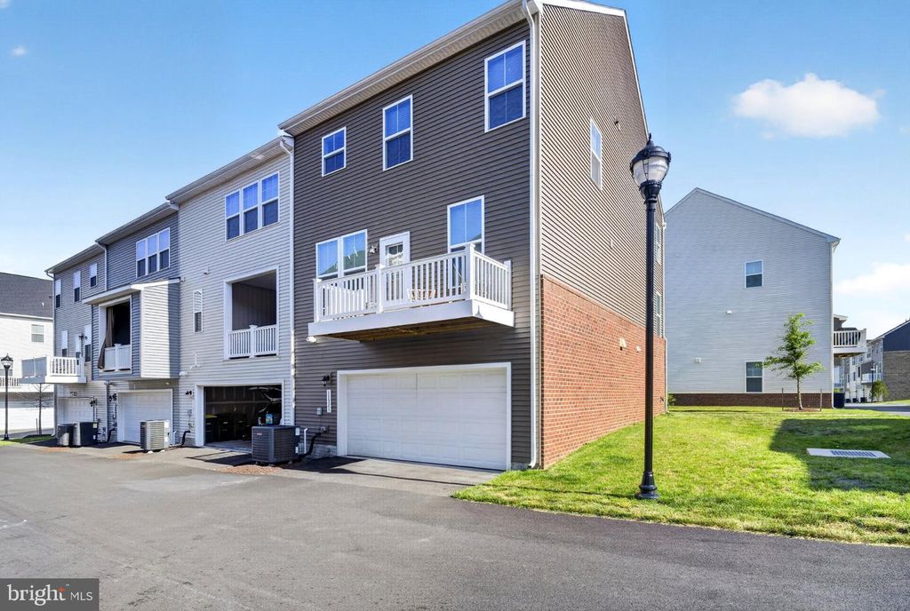 Image 2 of property listing at 11321 MERIDIAN HILL WAY, Upper Marlboro, MD 20772