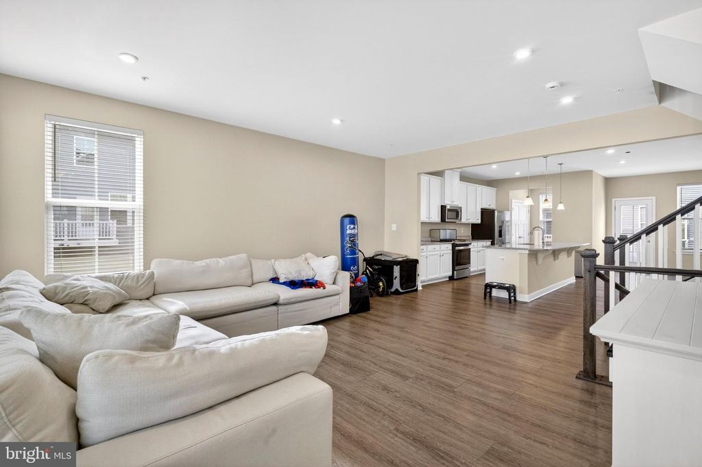 Image 3 of property listing at 11321 MERIDIAN HILL WAY, Upper Marlboro, MD 20772