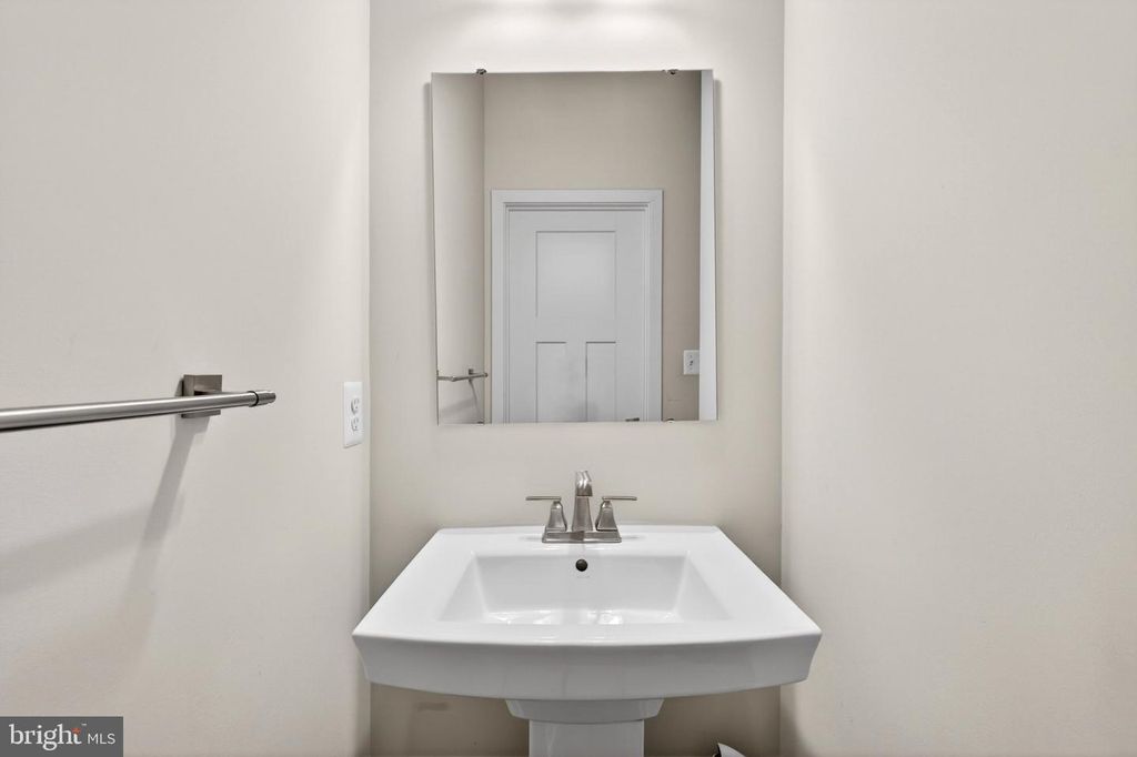 Image 5 of property listing at 11321 MERIDIAN HILL WAY, Upper Marlboro, MD 20772